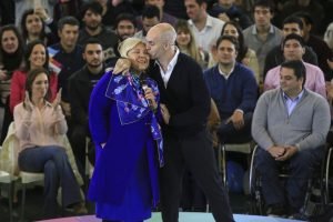 Carrió a lo Juan Domingo Perdón