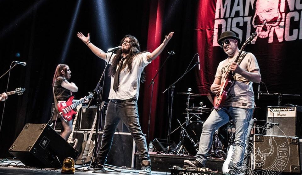 "Mantenga Distancia" por El Maldito Agonista