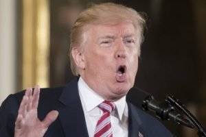 Quieren que Trump condene públicamente el racismo