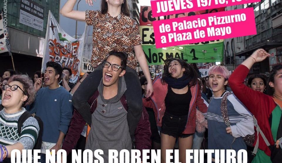 Movilización contra la reforma educativa y la violencia machista