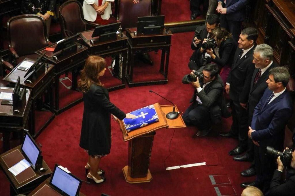 Juramento de Cristina para asumir en el Senado