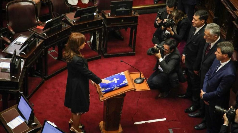 Juramento de Cristina para asumir en el Senado