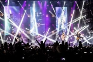 Reciente corte de su álbum Mentira La Verdad.