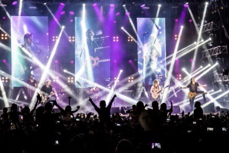 Reciente corte de su álbum Mentira La Verdad.