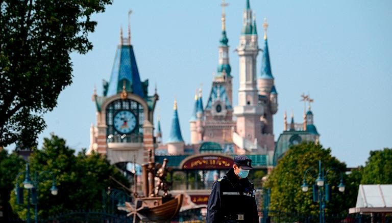 Disney cierra sus parques temáticos