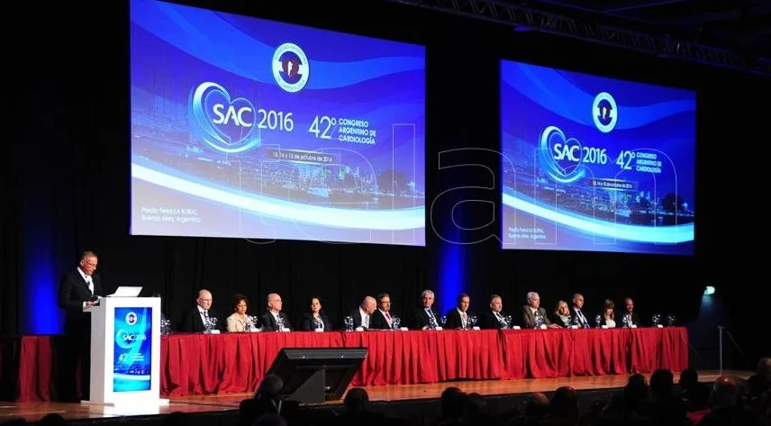 Salud Cardiovascular en Mujeres Salud Cardiovascular en Mujeres