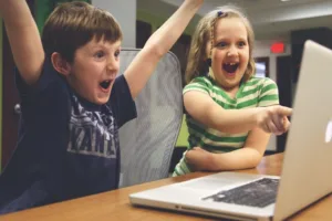 Meta con cuentas menores